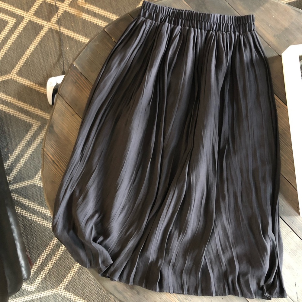 Black Skirt!